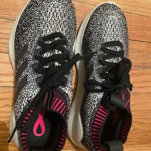 Adidas white & black pink ribbon size 7 sneakers
